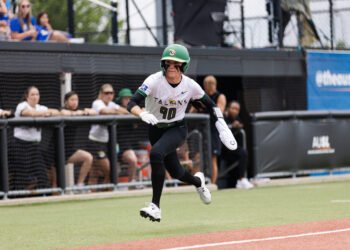 Talons player running from third.