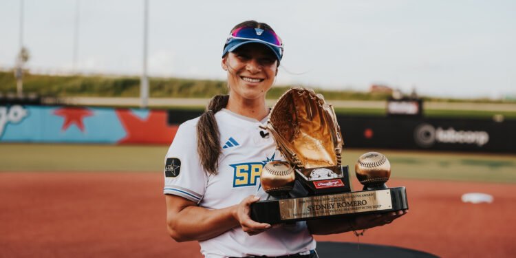 Sydney Romero Rawlings Gold Glove Award
